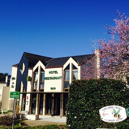 Logis Hotel Restaurant L'Oree Des Bois La Breille-les-Pins Екстериор снимка