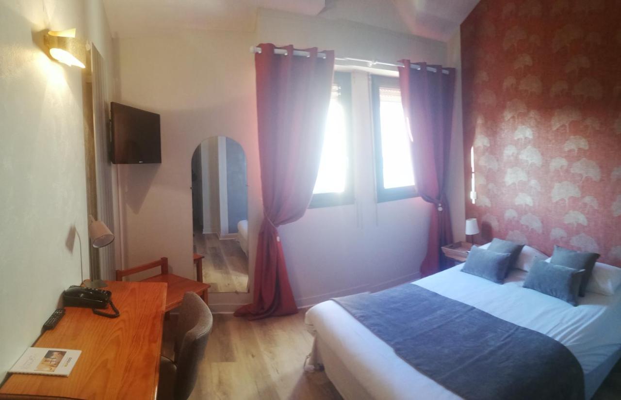 Logis Hotel Restaurant L'Oree Des Bois La Breille-les-Pins Екстериор снимка