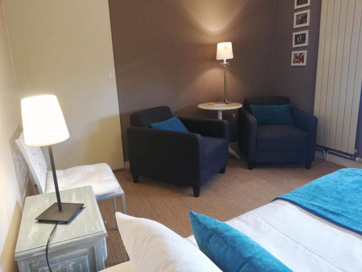 Logis Hotel Restaurant L'Oree Des Bois La Breille-les-Pins Екстериор снимка