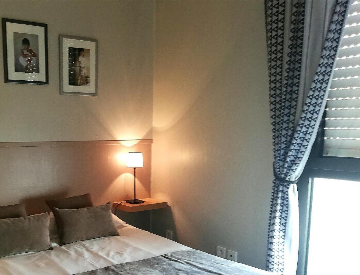 Logis Hotel Restaurant L'Oree Des Bois La Breille-les-Pins Екстериор снимка