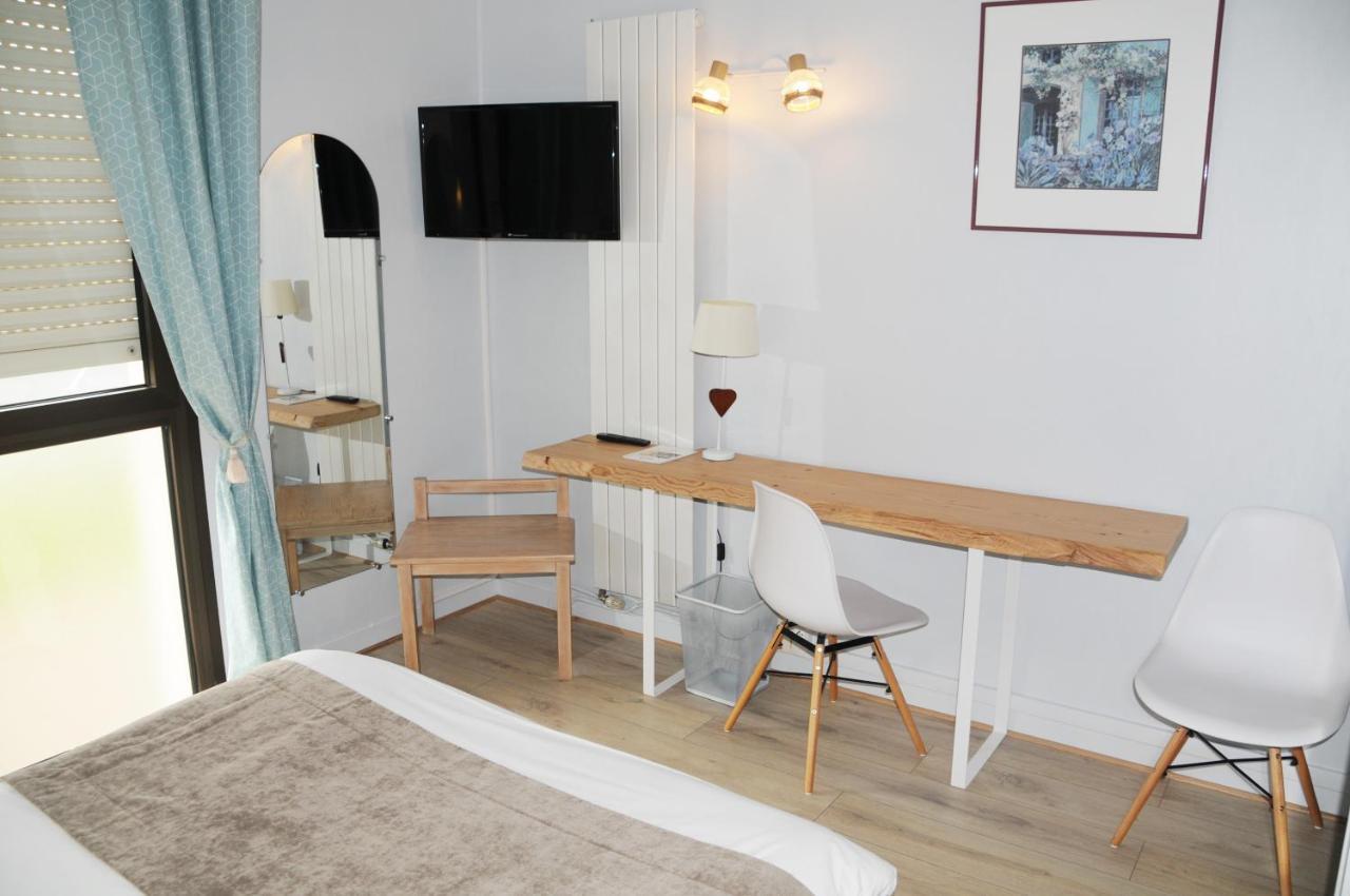 Logis Hotel Restaurant L'Oree Des Bois La Breille-les-Pins Екстериор снимка