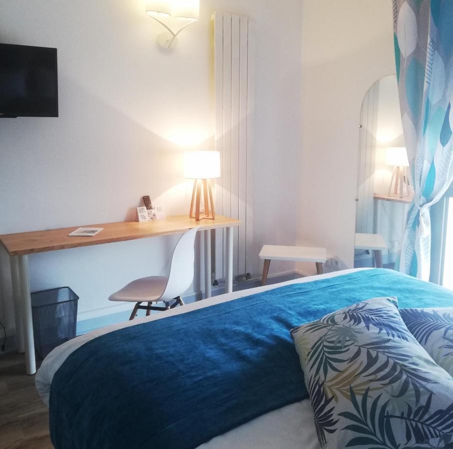 Logis Hotel Restaurant L'Oree Des Bois La Breille-les-Pins Екстериор снимка