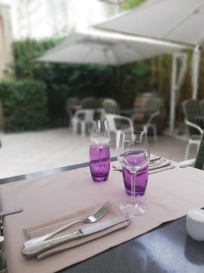Logis Hotel Restaurant L'Oree Des Bois La Breille-les-Pins Екстериор снимка