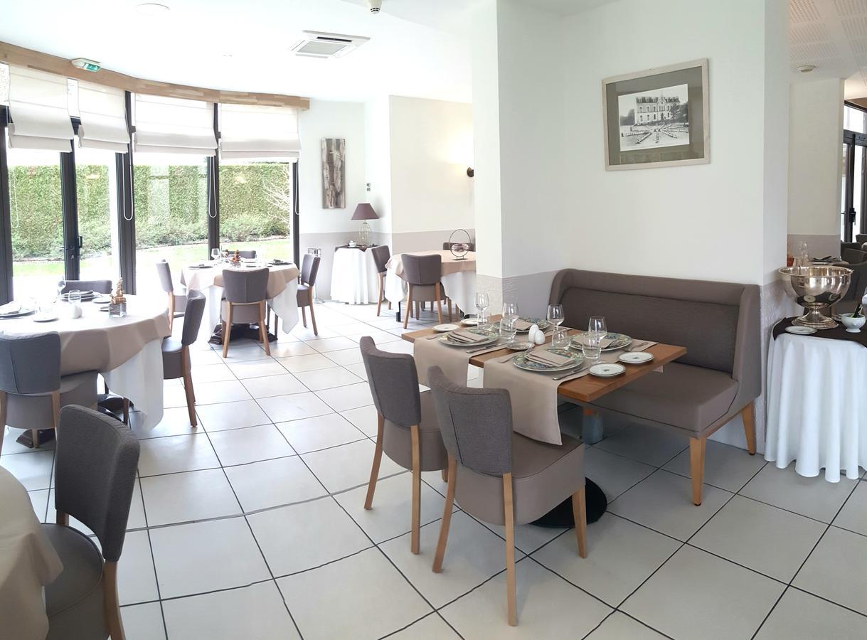 Logis Hotel Restaurant L'Oree Des Bois La Breille-les-Pins Екстериор снимка