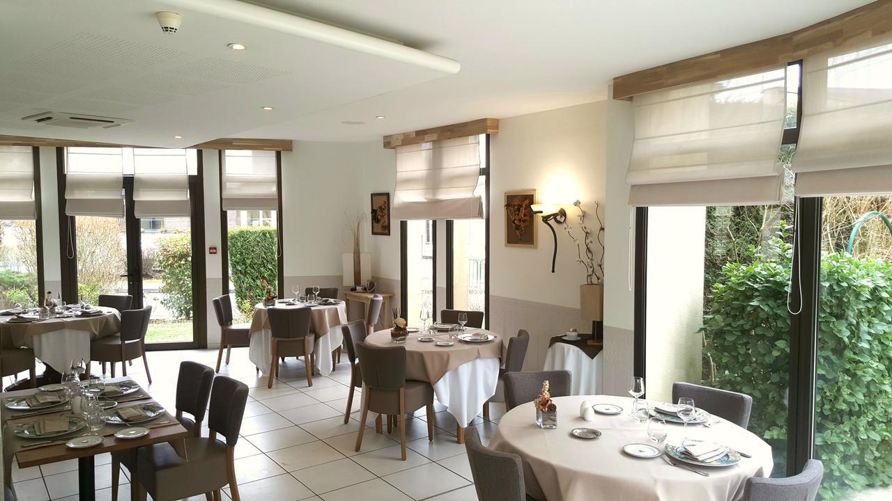 Logis Hotel Restaurant L'Oree Des Bois La Breille-les-Pins Екстериор снимка
