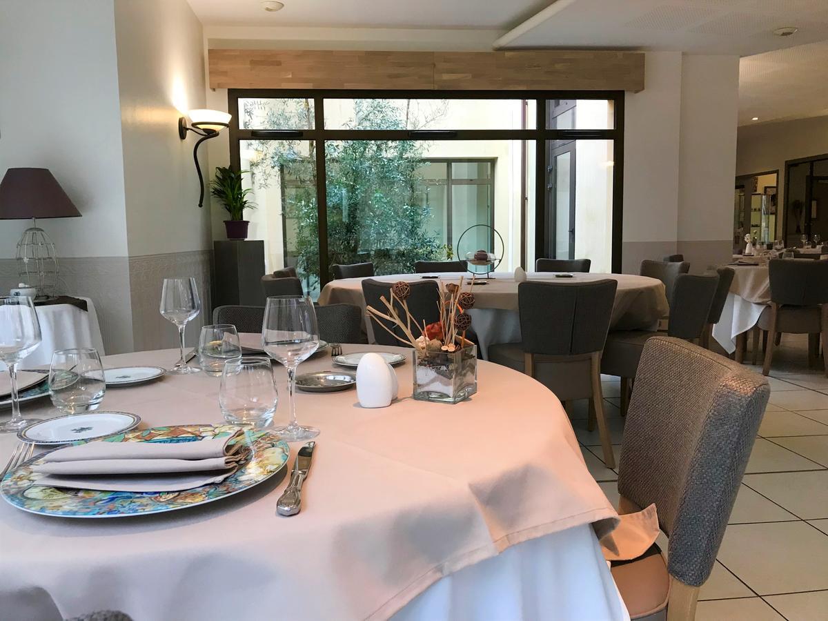 Logis Hotel Restaurant L'Oree Des Bois La Breille-les-Pins Екстериор снимка
