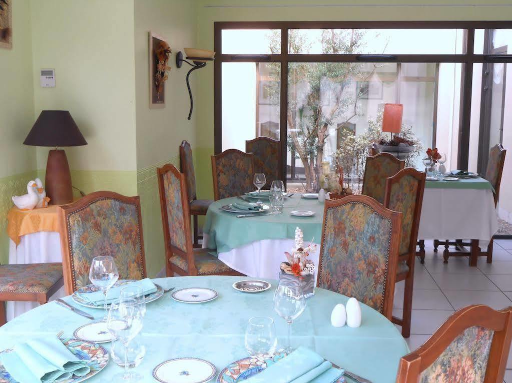 Logis Hotel Restaurant L'Oree Des Bois La Breille-les-Pins Екстериор снимка