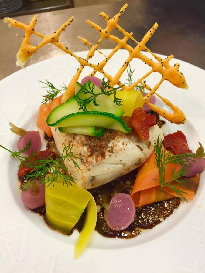 Logis Hotel Restaurant L'Oree Des Bois La Breille-les-Pins Екстериор снимка