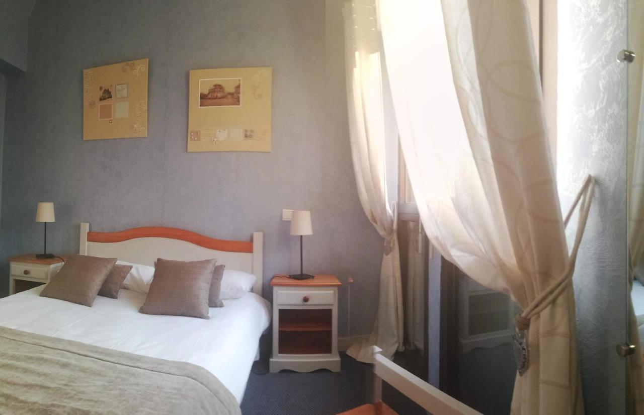 Logis Hotel Restaurant L'Oree Des Bois La Breille-les-Pins Екстериор снимка