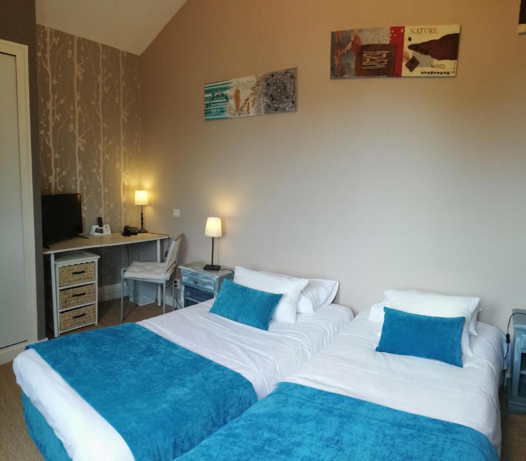 Logis Hotel Restaurant L'Oree Des Bois La Breille-les-Pins Екстериор снимка