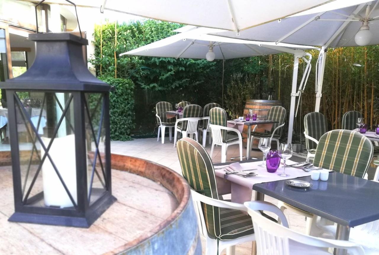 Logis Hotel Restaurant L'Oree Des Bois La Breille-les-Pins Екстериор снимка